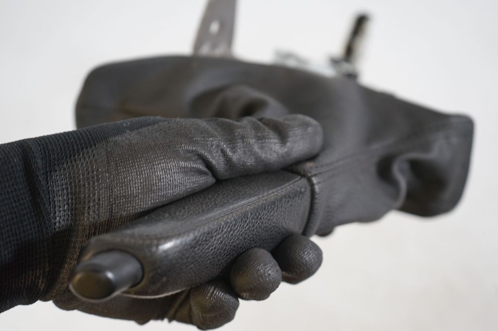 Handbrake/parking brake lever assembly (7)