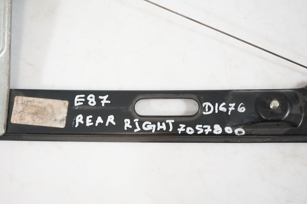 Rear door window regulator with motor (7)