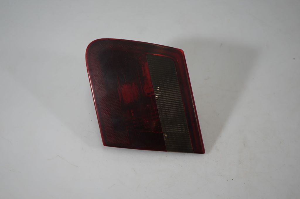Tailgate rear/tail lights (4)