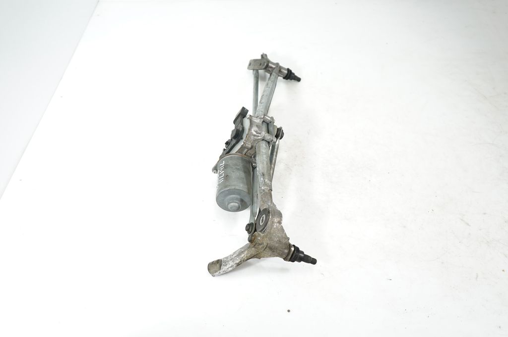 Front wiper linkage and motor (2)