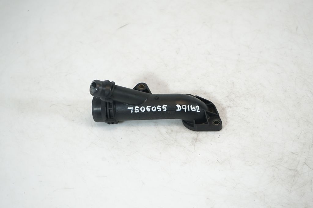 Engine coolant pipe/hose