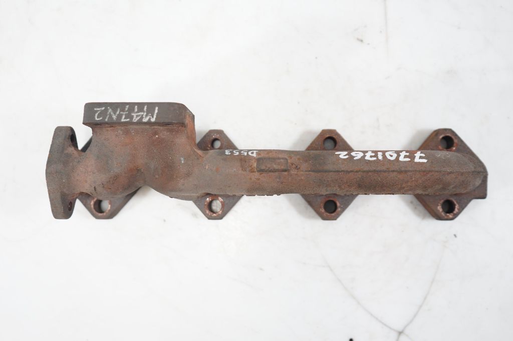 Exhaust manifold (8)