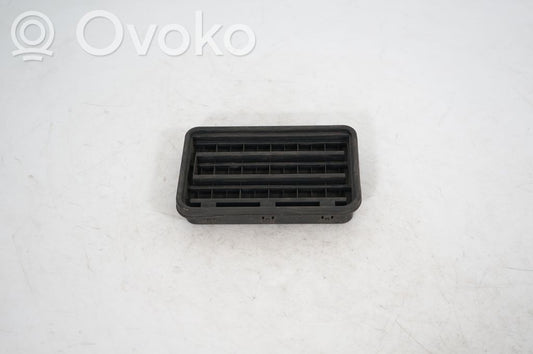 Quarter panel pressure vent