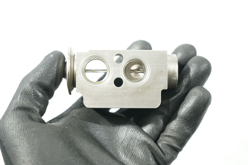 Air conditioning (A/C) expansion valve (9)