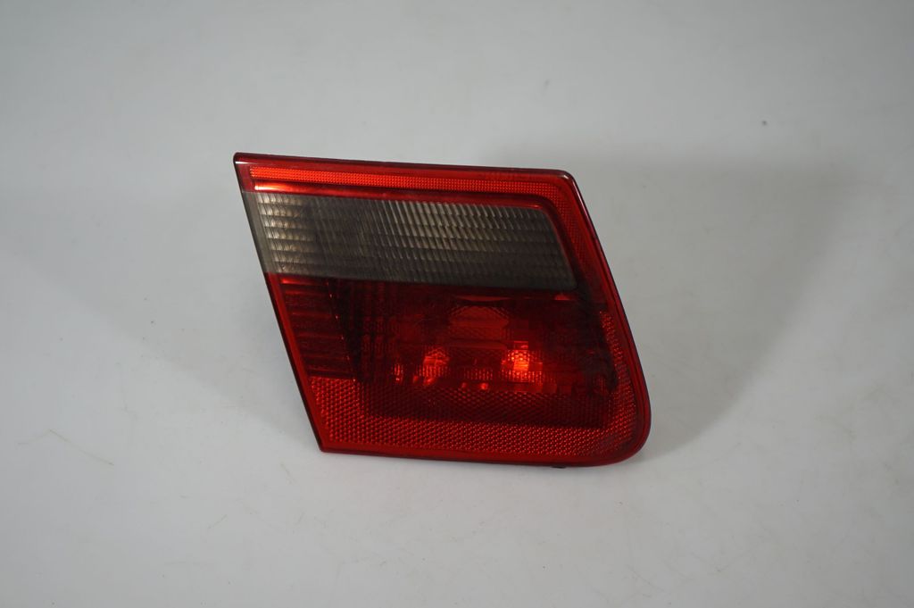 Tailgate rear/tail lights