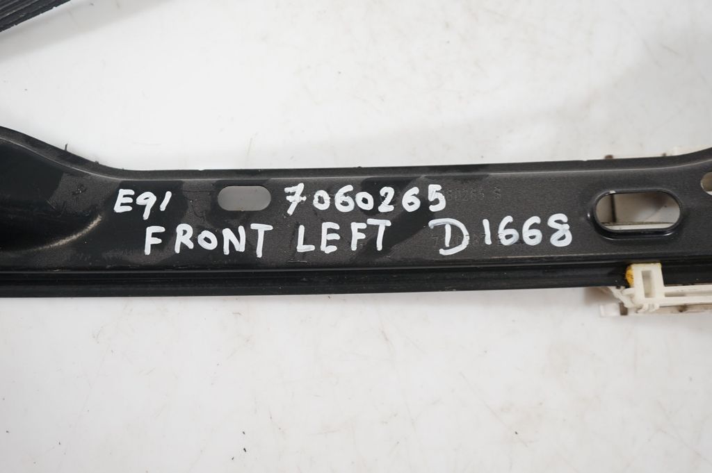 Front door window regulator with motor (9)