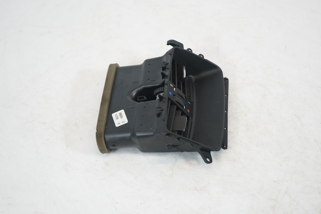 Rear air vent grill (4)