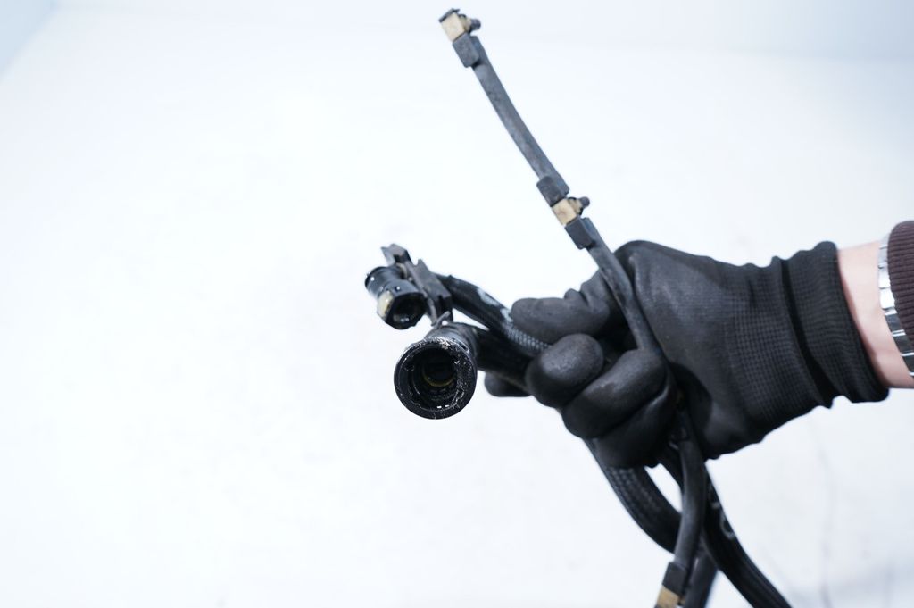 Fuel line/pipe/hose (7)