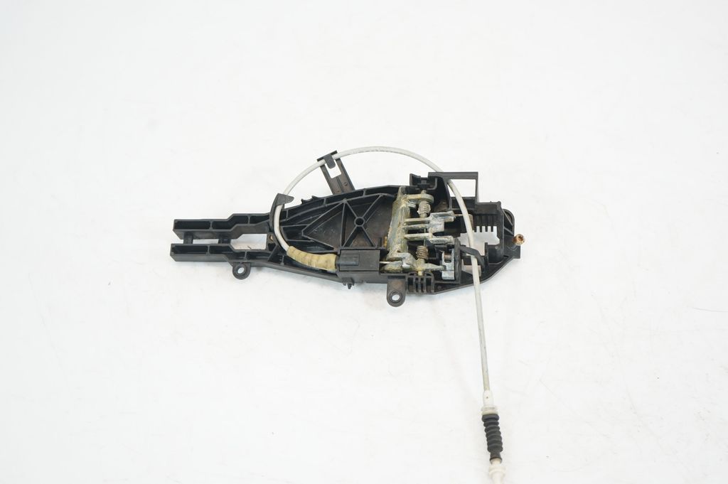 Rear door exterior handle/bracket (5)