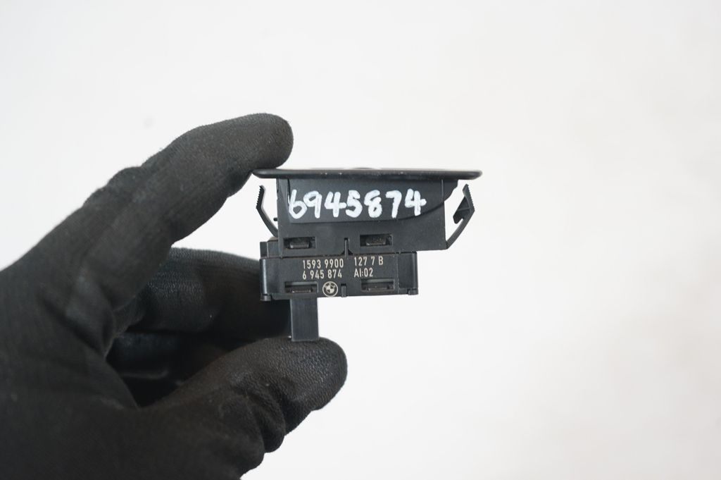 Electric window control switch (9)