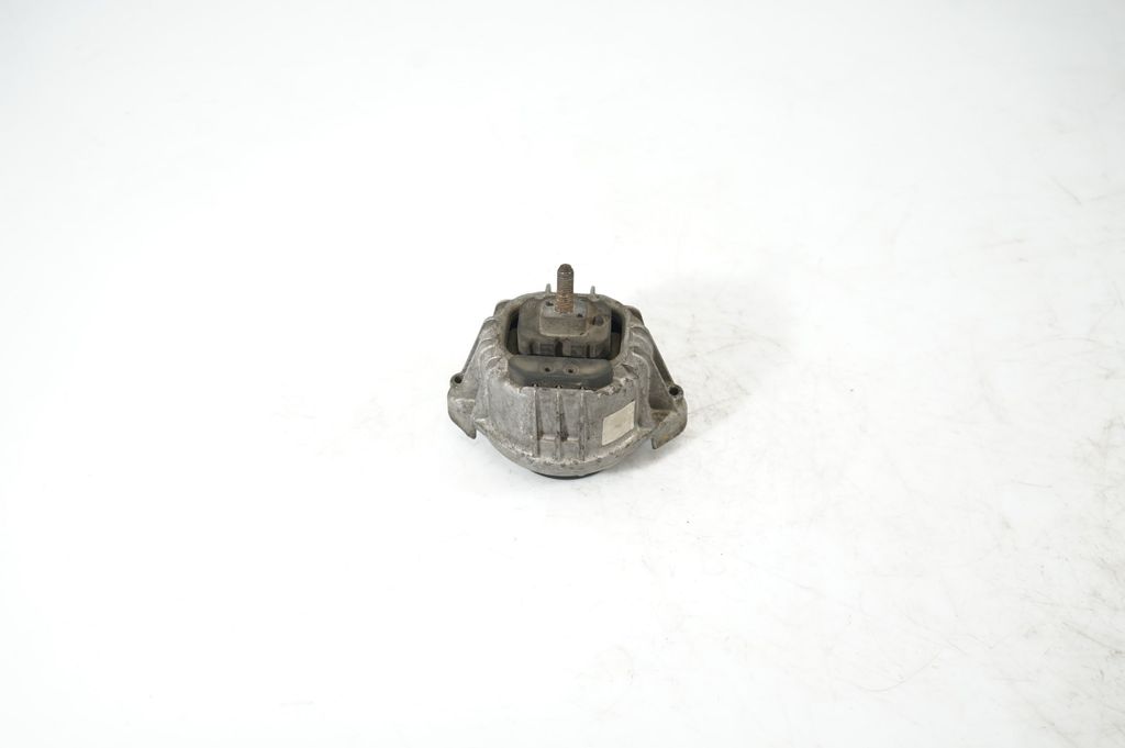 Engine mount bracket