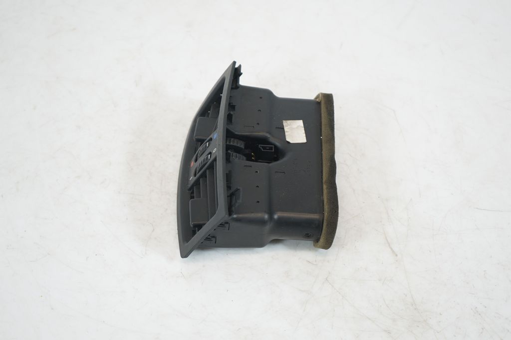 Rear air vent grill (2)