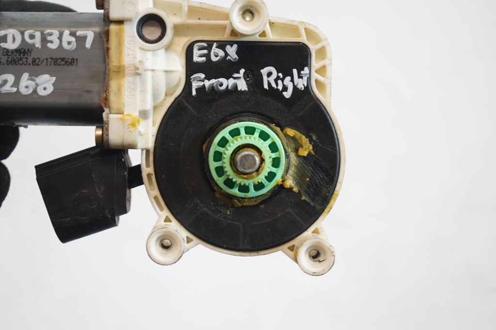 Front door window regulator with motor (6)