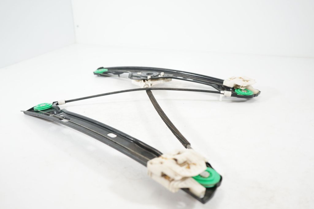 Front door window regulator with motor (6)