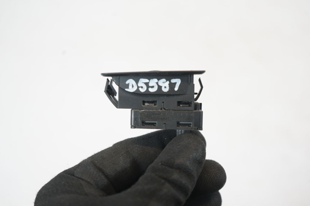 Electric window control switch (8)