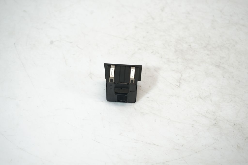 Hazard light switch (3)