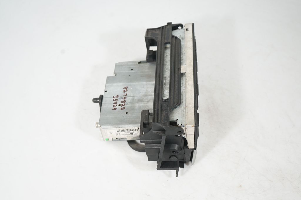 Radio/CD/DVD/GPS head unit (4)