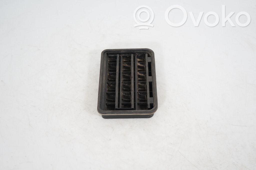 Quarter panel pressure vent (4)