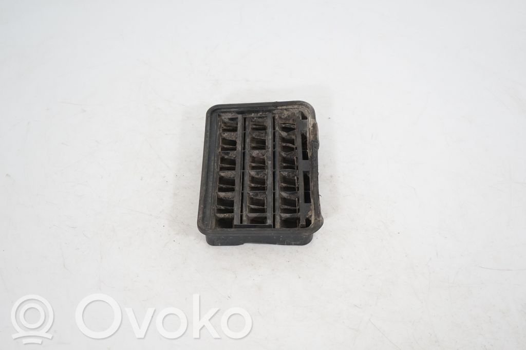 Quarter panel pressure vent (4)