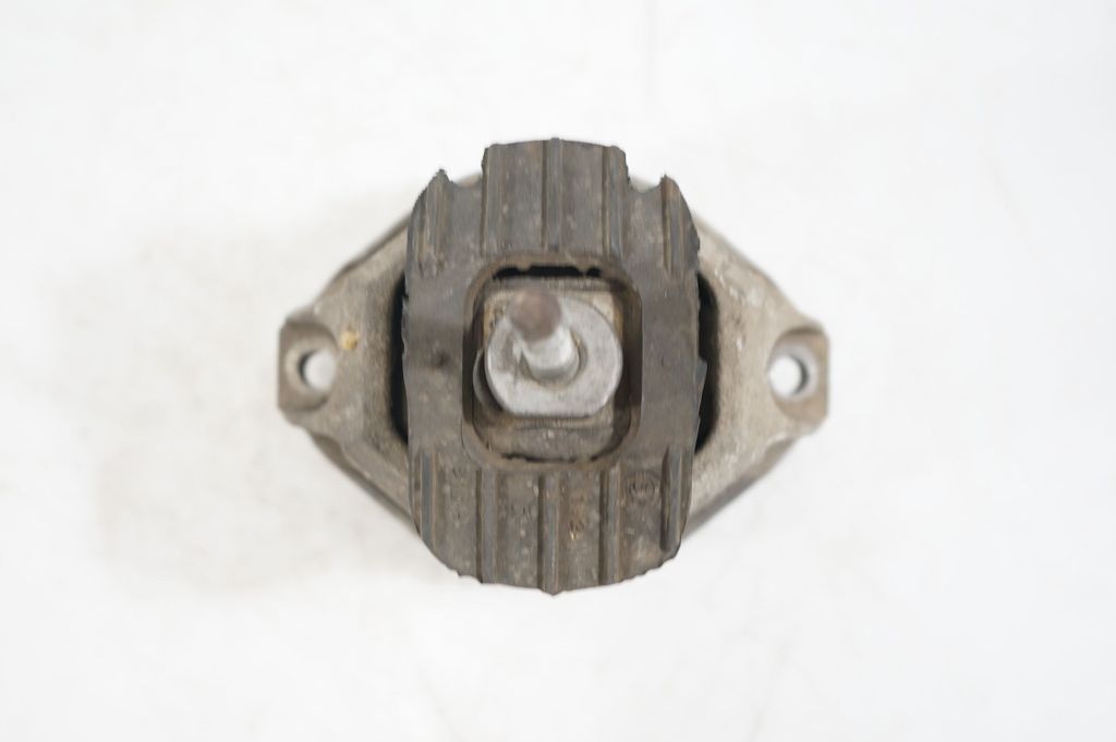 Engine mount bracket (7)