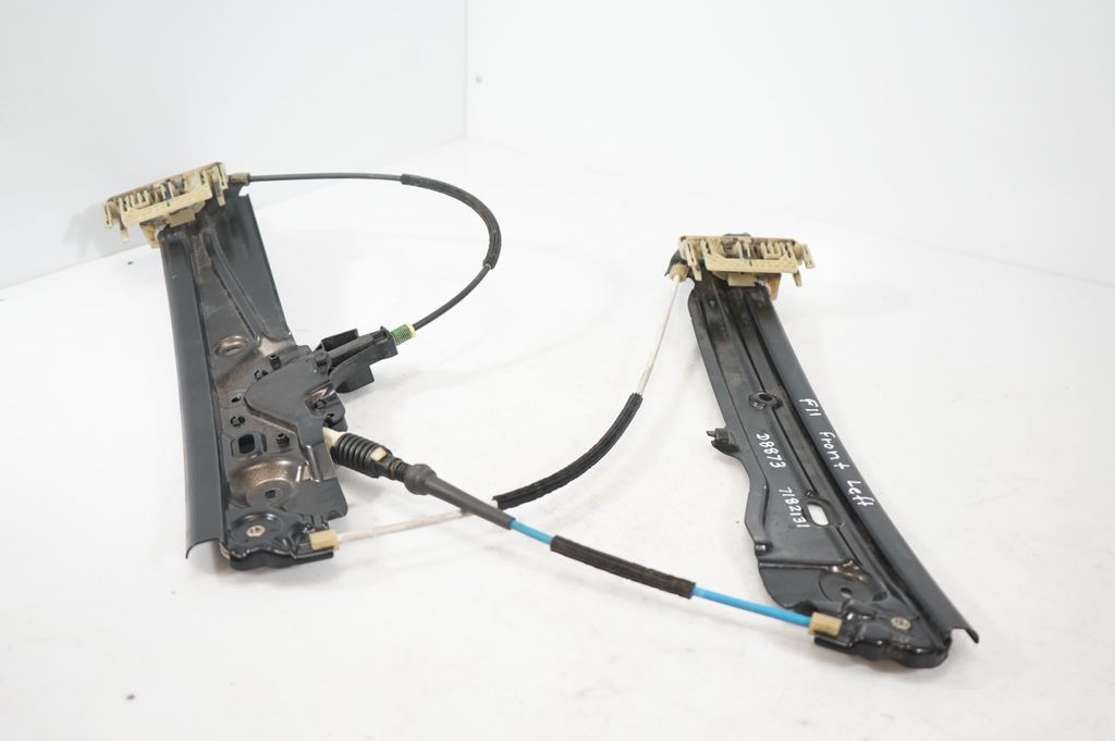 Front door window regulator with motor (9)