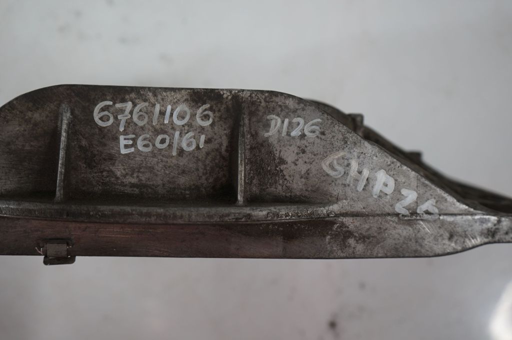 Gearbox mounting bracket (7)