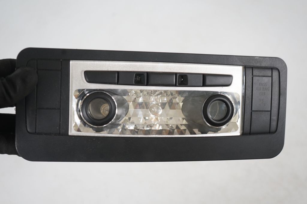 Front seat light (6)