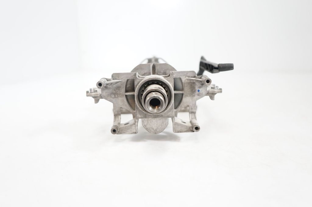 Steering wheel axle (8)