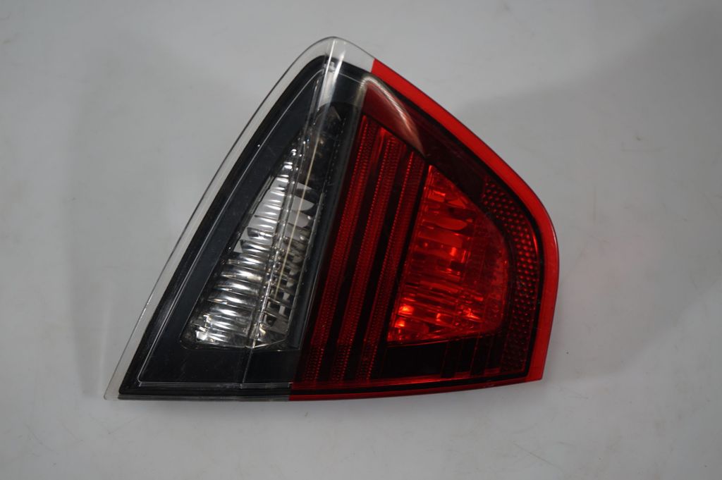 Tailgate rear/tail lights (6)