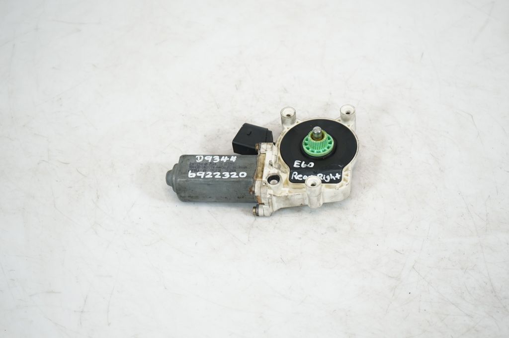 Rear door window regulator with motor