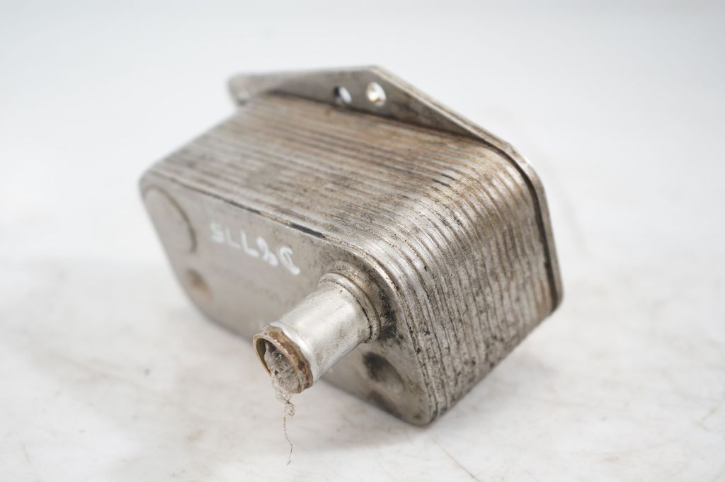 Engine oil radiator (8)