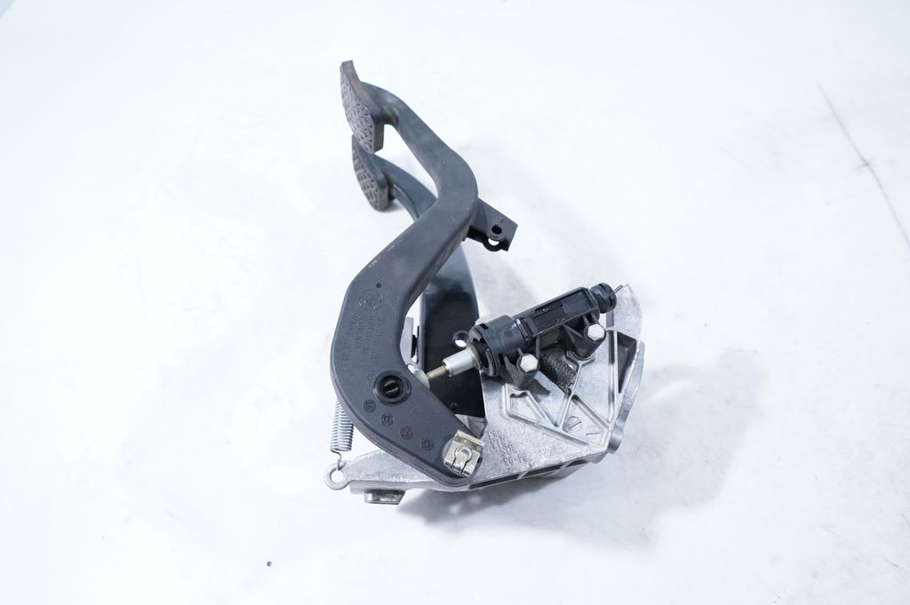 Pedal assembly (4)