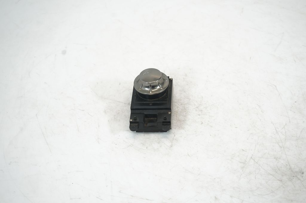 Multifunctional control switch/knob