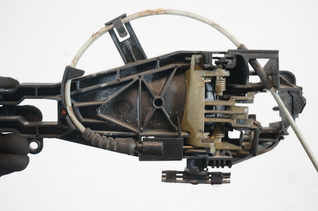 Front door exterior handle/bracket (6)