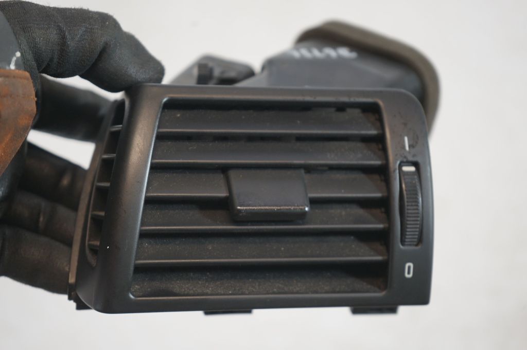 Dashboard side air vent grill/cover trim (7)