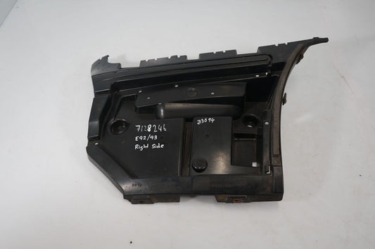 Rear bumper mounting bracket