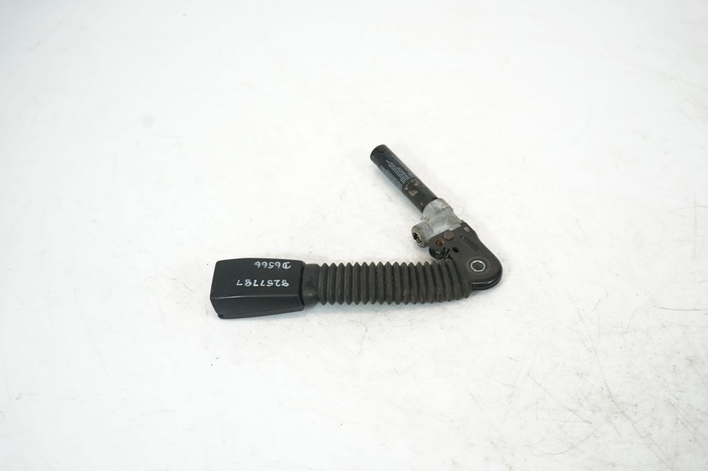 Front seatbelt buckle (4)