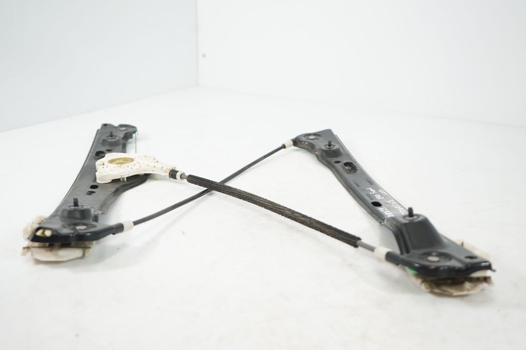 Front door window regulator with motor (7)