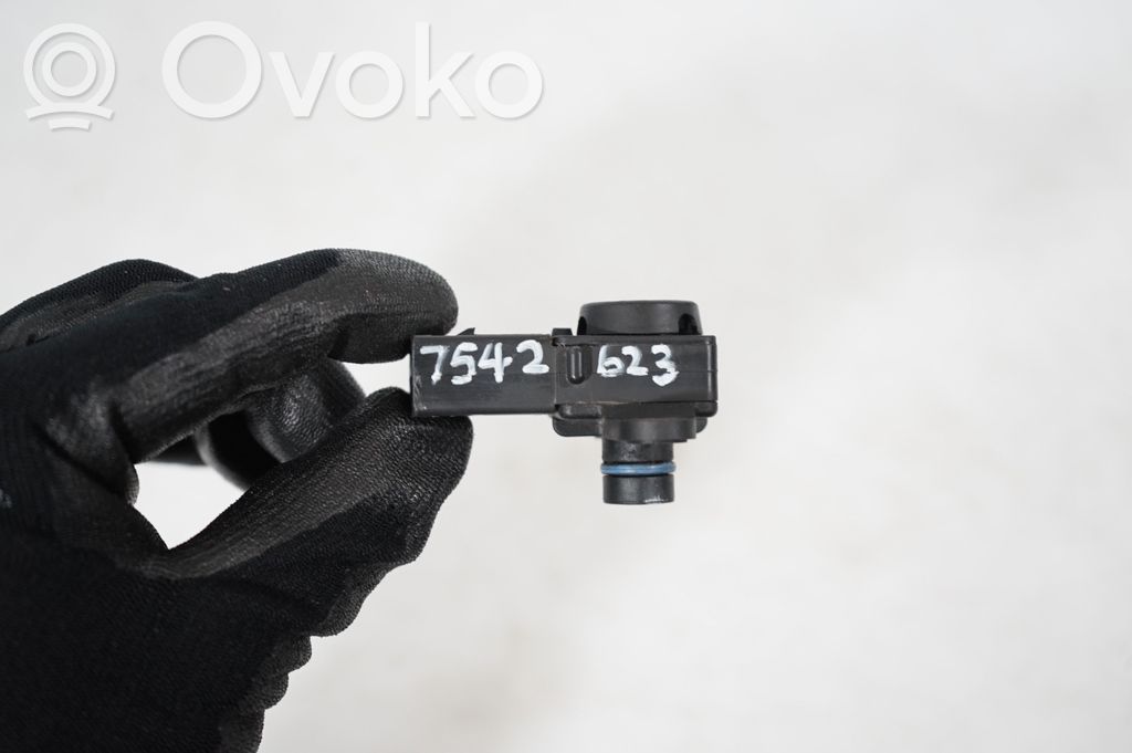 Air pressure sensor (9)