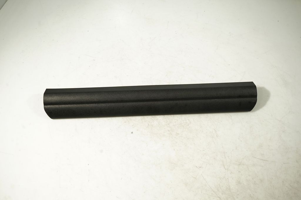 Front sill trim cover (5)
