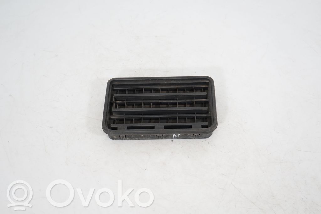 Quarter panel pressure vent