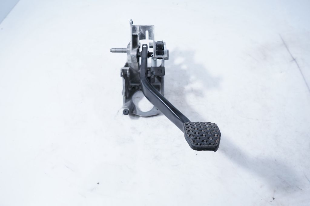Pedal assembly (4)