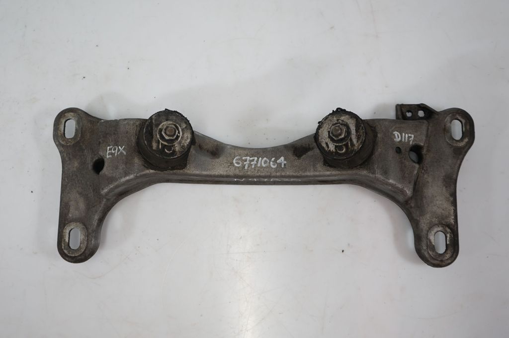 Gearbox mounting bracket (6)