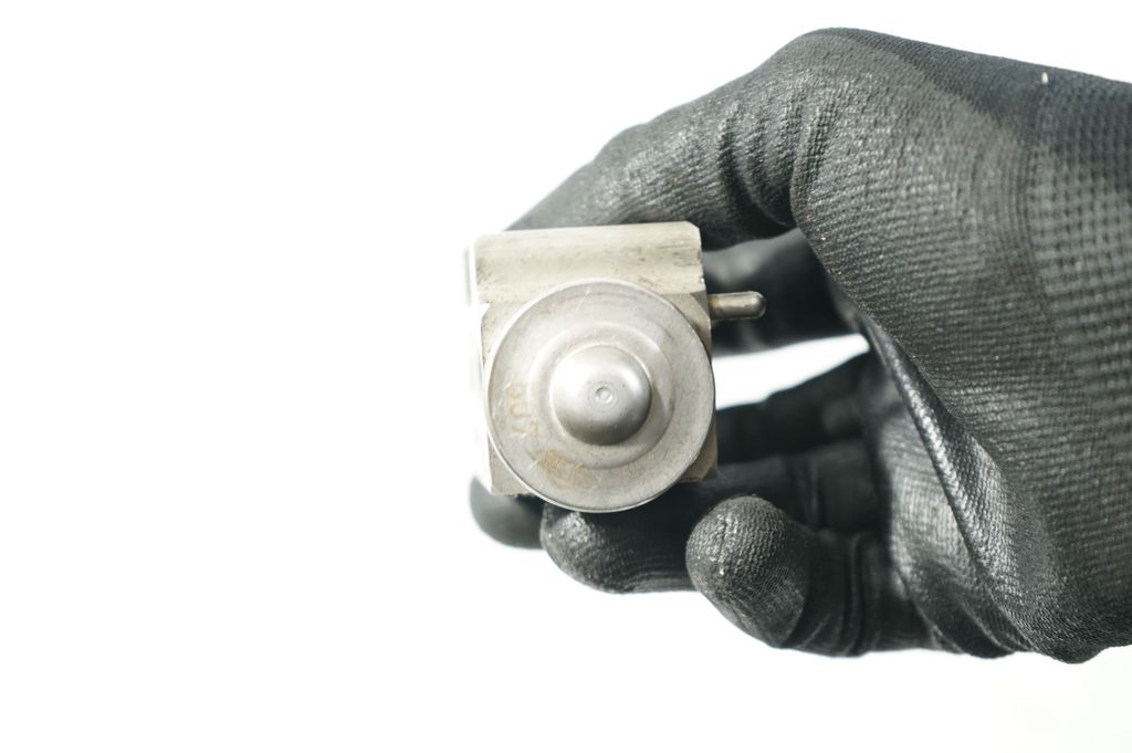 Air conditioning (A/C) expansion valve (8)