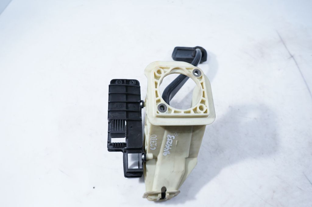Brake pedal (6)