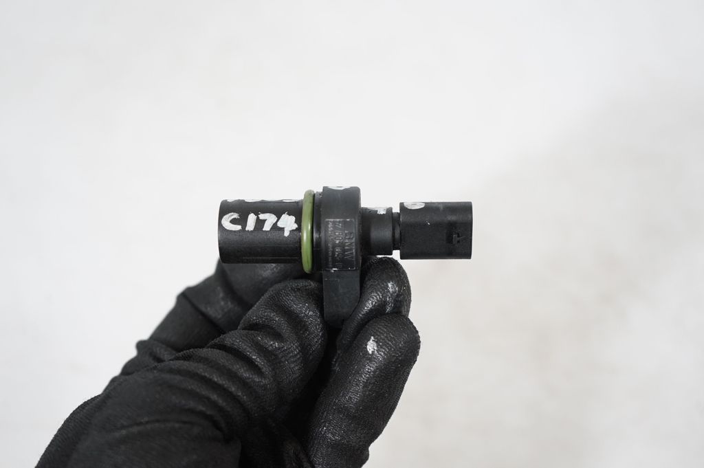 Camshaft speed sensor (6)