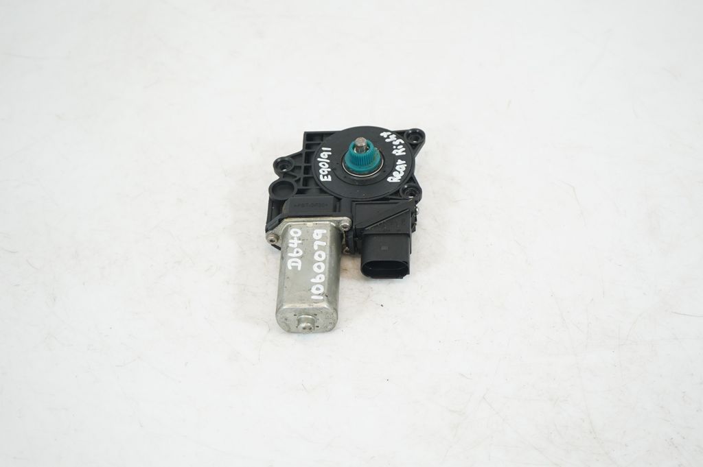 Rear door window regulator with motor (4)