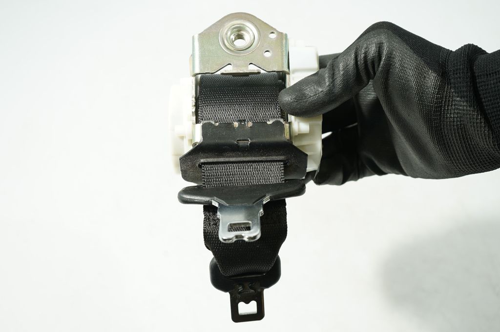 Rear seatbelt (7)