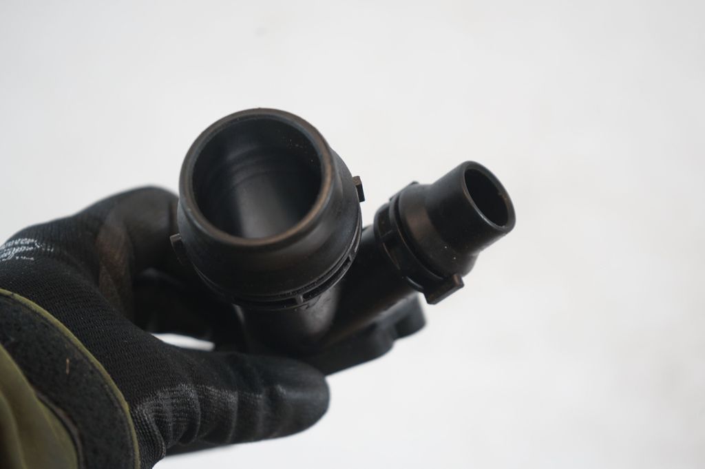 Engine coolant pipe/hose (7)