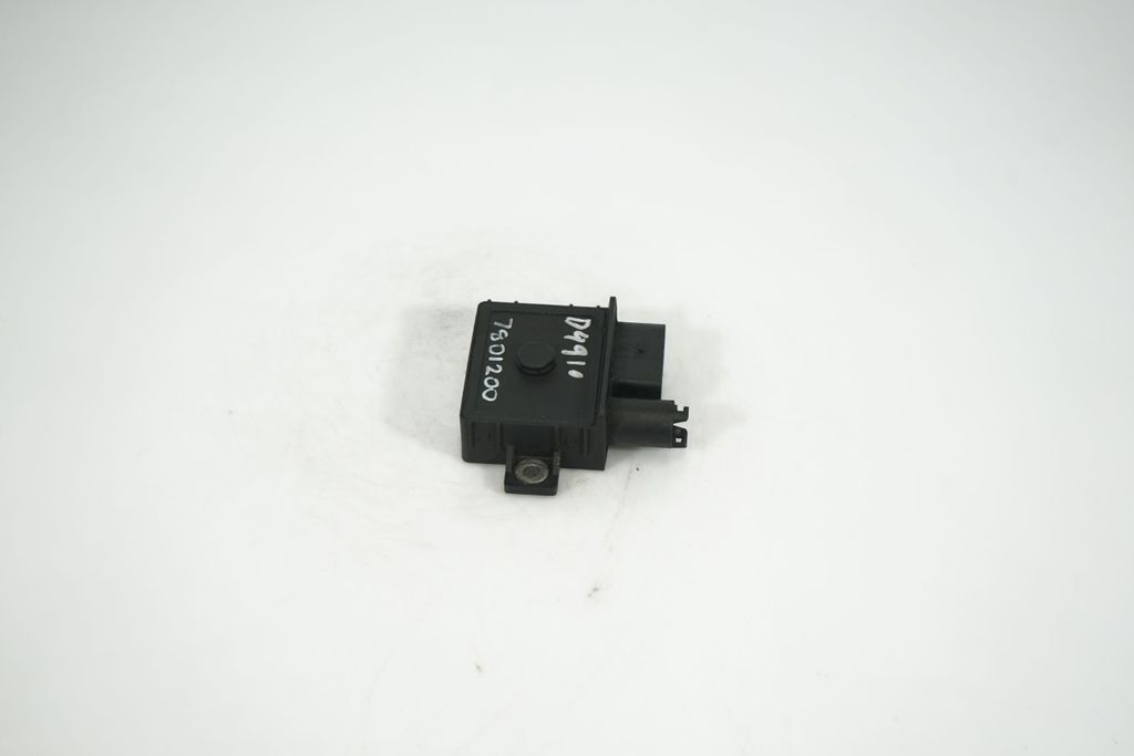 Glow plug pre-heat relay (2)